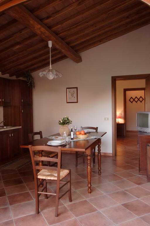 Agriturismo Quattro Pini カスタニェート・カルドゥッチ 部屋 写真