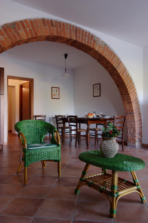 Agriturismo Quattro Pini カスタニェート・カルドゥッチ エクステリア 写真