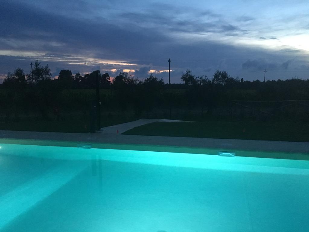 Agriturismo Quattro Pini カスタニェート・カルドゥッチ エクステリア 写真