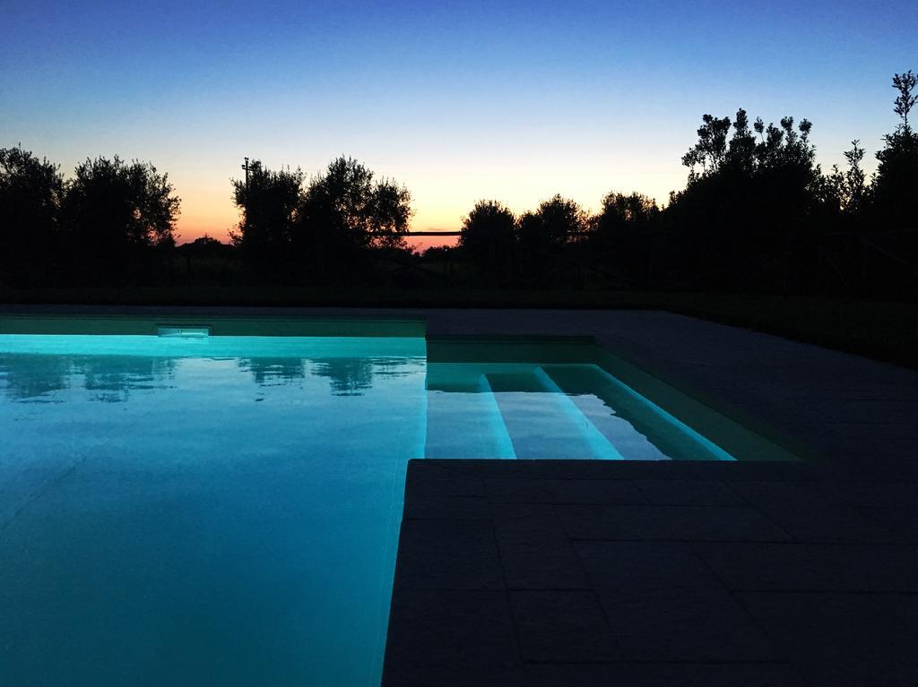 Agriturismo Quattro Pini カスタニェート・カルドゥッチ エクステリア 写真