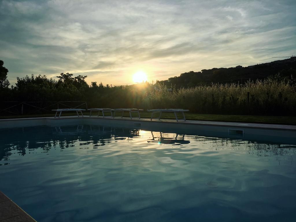 Agriturismo Quattro Pini カスタニェート・カルドゥッチ エクステリア 写真