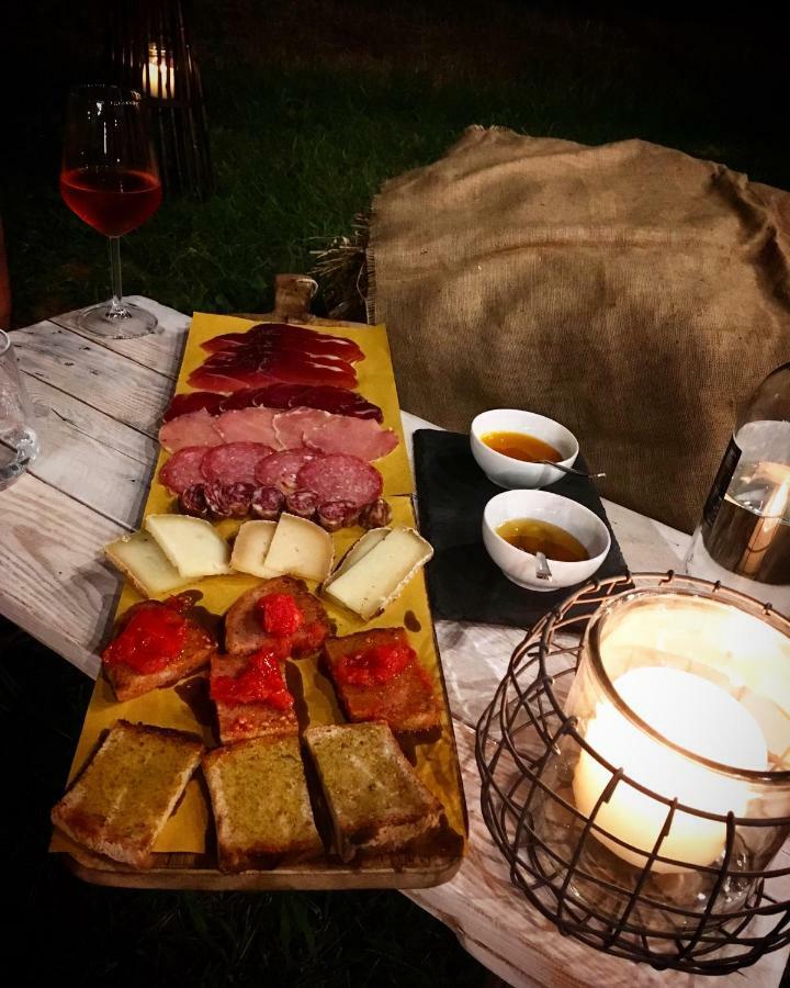Agriturismo Quattro Pini カスタニェート・カルドゥッチ エクステリア 写真